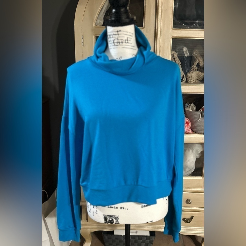 Beyond Yoga All Time Cropped Yoga Pullover Sweatshirt - Picture 3 of 7
